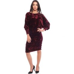 Sukienka "Lea" w kolorze czerwonym. Czerwone sukienki damskie Scarlet Jones, m, bez wzorów, bez kołnierzyka, bez rękawów, mini. W wyprzedaży za 139,95 zł.