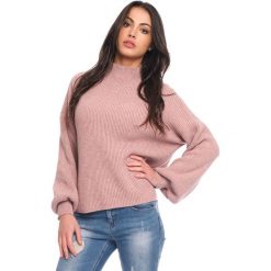 Sweter "Whitney" w kolorze jasnoróżowym. Różowe swetry damskie Scarlet Jones, s, bez wzorów, ze splotem, bez rękawów, bez kaptura. W wyprzedaży za 169,95 zł.