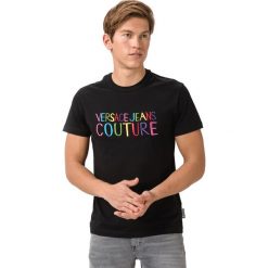 Versace Jeans Couture Koszulka Czarny. Czarne podkoszulki męskie Versace Jeans Couture, xl, z haftami, z bawełny, z krótkim rękawem. Za 567,95 zł.