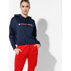 Tommy Sport Bluza Z Kapturem Cropped Vertical Logo , granatowy, rozmiar S. Niebieskie bluzy sportowe damskie TOMMY HILFIGER, s, bez wzorów, z poliesteru, bez rękawów, z kapturem, na fitness i siłownię. W wyprzedaży za 279,99 zł.