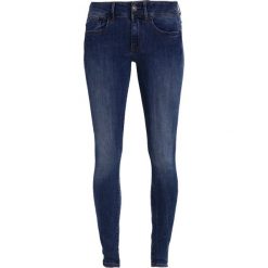 GStar LYNN MID SUPER SKINNY Jeans Skinny Fit medium aged. Niebieskie rurki damskie G-Star, z elastanu. W wyprzedaży za 375,20 zł.