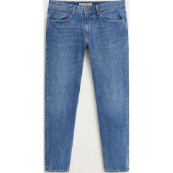 Mango Man - Jeansy BOB. Niebieskie jeansy męskie Mango Man, z aplikacjami. W wyprzedaży za 111,90 zł.