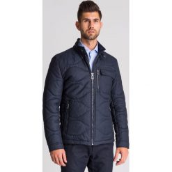 Granatowa pikowana kurtka Joop! Jeans. Niebieskie płaszcze męskie JOOP! Jeans, m, z aplikacjami, z jeansu, bez kaptura. Za 389,70 zł.