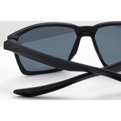Nike Vision MAVERICK Okulary przeciwsłoneczne matte black/grey. Szare okulary przeciwsłoneczne męskie wayfarery marki Nike Vision. W wyprzedaży za 399,20 zł.