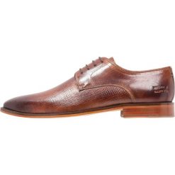Melvin & Hamilton ALEX Eleganckie buty haina/tan. Pomarańczowe buty wizytowe męskie marki Melvin & Hamilton, ze skóry, na sznurówki. W wyprzedaży za 412,30 zł.