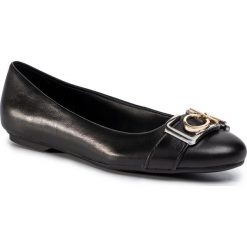 Baleriny CALVIN KLEIN - B4E7920 Black. Czarne baleriny damskie Calvin Klein, bez wzorów, ze skóry ekologicznej, klasyczne, bez obcasa, na płaskiej podeszwie, bez zapięcia. Za 549,00 zł.