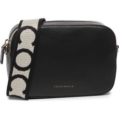 Torebka COCCINELLE - FV3 Mini Bag E5 FV3 55 I1 07 Noir 001. Czarne listonoszki damskie Coccinelle, na co dzień, bez wzorów, ze skóry, bez dodatków. Za 749,00 zł.