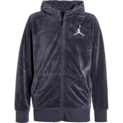 Jordan JACKET Bluza rozpinana light carbon. Szare bluzy chłopięce marki Jordan, z poliesteru. Za 189,00 zł.
