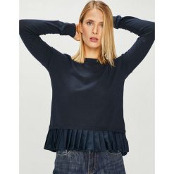 Liu Jo - Sweter. Niebieskie swetry klasyczne damskie marki Liu Jo, s, z poliesteru, z okrągłym kołnierzem. W wyprzedaży za 359,90 zł.