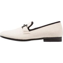 Steve Madden CHAPTER Półbuty wsuwane beige. Czerwone półbuty męskie marki Steve Madden, z materiału. Za 419,00 zł.