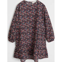 Mango Kids - Sukienka dziecięca Dallas 110-164 cm. Czarne sukienki dziewczęce z poliesteru, casualowe, długie, maxi, rozkloszowane. W wyprzedaży za 69,90 zł.