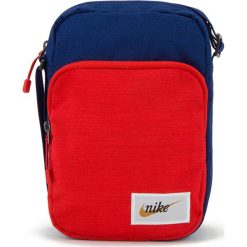 NIKE HERITAGE SMIT LABEL > BA5809-492. Torby męskie na ramię Nike, w paski, z poliesteru, street. Za 79,99 zł.