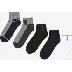 5-pack Czarno-Szare Skarpety Trisven. Czarne skarpetki męskie Born2be, bez wzorów. Za 29,99 zł.