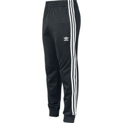Adidas SST TP Spodnie dresowe czarny/biały. Czarne spodnie dresowe męskie marki Adidas, l, w paski, z dresówki. Za 284,90 zł.