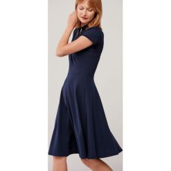 Sukienka Polo granatowa – trapezowa XXS niebieski. Niebieskie sukienki damskie Marie Zélie, s, w paski, z bawełny, sportowe, polo, z krótkim rękawem, krótkie, mini, sportowe. Za 347,00 zł.