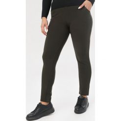 Ciemnozielone Spodnie Elinysh. Zielone spodnie damskie Born2be, xl, bez wzorów, z tkaniny. Za 79,99 zł.
