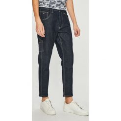 Tommy Jeans - Jeansy Carpenter. Niebieskie jeansy męskie Tommy Jeans, bez wzorów. W wyprzedaży za 239,90 zł.