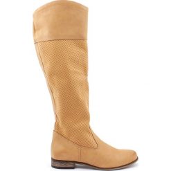 Buty zimowe damskie: Skórzane kozaki w kolorze piaskowym
