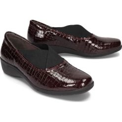 COMFORTABEL 942532-41 bordeaux, półbuty damskie. Czerwone półbuty damskie Comfortabel, bez wzorów, z gumy, bez obcasa, bez zapięcia. Za 316,90 zł.