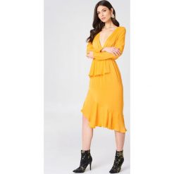 Sukienki: NA-KD Exclusive Sukienka z długim rękawem i falbaną – Orange,Yellow