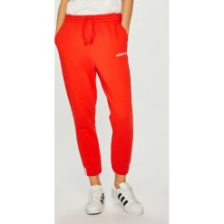 Adidas Originals - Spodnie. Czerwone spodnie damskie adidas Originals, z bawełny. Za 279,90 zł.