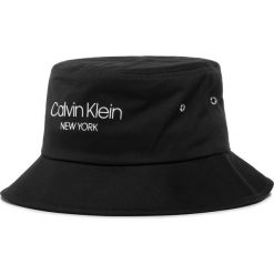 Kapelusz CALVIN KLEIN - Ck Ny Basic Bucket Cap K60K606513 BAX. Czarne kapelusze męskie Calvin Klein, bez wzorów, z bawełny. Za 179,00 zł.