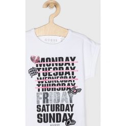 Guess Jeans - Top dziecięcy 119-175 cm. Białe bluzki dziewczęce Guess Jeans, z nadrukiem, z elastanu, z okrągłym kołnierzem, z krótkim rękawem, krótkie, bez kaptura. W wyprzedaży za 79,90 zł.