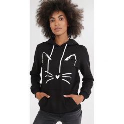 Czarna Bluza Jynryna. Czarne bluzy damskie Born2be, s, bez wzorów, bez rękawów, z kapturem. Za 69,99 zł.