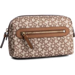 Kosmetyczka DKNY - Casey-Md Comtc Case R91RFA39 Chino Logo/Vic CVU. Pomarańczowe kosmetyczki męskie DKNY, bez wzorów, z tkaniny. Za 259,00 zł.