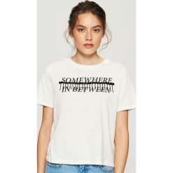 T-shirt z aplikacją - Kremowy. Białe t-shirty damskie marki Sinsay, l, z aplikacjami. Za 24,99 zł.