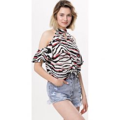 Biała Bluzka Informal Style. Białe bluzki damskie Born2be, xl, bez wzorów, ze stójką, z krótkim rękawem. Za 29,99 zł.