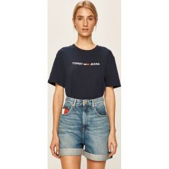 Tommy Jeans - T-shirt. Czerwone bluzki damskie Tommy Jeans, s, z aplikacjami, z bawełny, z okrągłym kołnierzem, z krótkim rękawem. Za 179,90 zł.