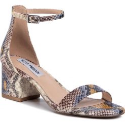 Sandały STEVE MADDEN - Irenee SM11000009-02002-918 Multi Snake. Szare klapki damskie Steve Madden, bez wzorów, ze skóry ekologicznej, bez obcasa, na obcasie. W wyprzedaży za 329,00 zł.