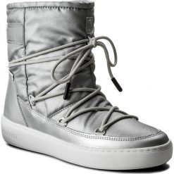 Śniegowce MOON BOOT - Pulse Nylon Plus Wp 24102500002 Argento. Szare kozaki damskie Moon Boot, na zimę, ze skóry ekologicznej, bez obcasa, bez zapięcia. W wyprzedaży za 479,00 zł.