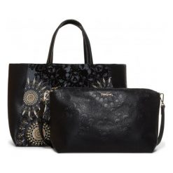 Desigual Torebka Damska Czarna Red Queen Cuenca. Czerwone torebki klasyczne damskie marki Desigual, bez wzorów, bez dodatków. W wyprzedaży za 335,00 zł.
