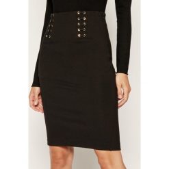 Spódnica ołówkowa Marciano Guess 94G701 6375Z. Czarne spódniczki damskie MARCIANO GUESS, z aplikacjami, z elastanu, midi, ołówkowe. W wyprzedaży za 269,00 zł.