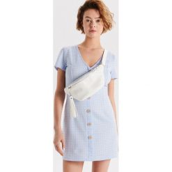 Sukienka mini z guzikami - Niebieski. Niebieskie sukienki damskie Cropp, s, bez wzorów, bez kołnierzyka, bez rękawów, mini. Za 69,99 zł.
