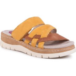 Klapki JANA - 8-27400-24 Saffron Comb 690. Żółte klapki damskie Jana, bez wzorów, ze skóry, bez obcasa. Za 199,00 zł.