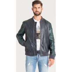 BOMBERKA ARMANI EXCHANGE. Niebieskie płaszcze męskie Armani Exchange, s, z aplikacjami, ze skóry ekologicznej, bez kaptura. Za 1209,00 zł.