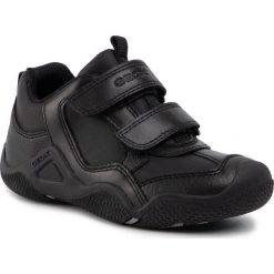 Sneakersy GEOX - J Wader A J8430A 05443 C9999 M Black. Czarne trampki chłopięce Geox, bez wzorów, ze skóry ekologicznej, na rzepy. W wyprzedaży za 169,00 zł.