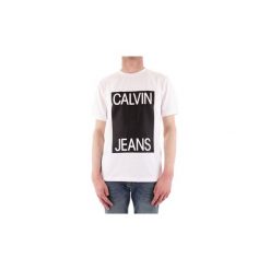 T-shirty z krótkim rękawem Calvin Klein Jeans J30J311329. Białe t-shirty męskie Calvin Klein Jeans, s, bez wzorów, z jeansu, bez kołnierzyka, krótkie. Za 230,46 zł.