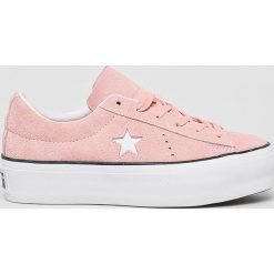 Converse - Tenisówki. Różowe trampki i tenisówki damskie Converse, bez wzorów, ze skóry, na sznurówki. W wyprzedaży za 299,90 zł.
