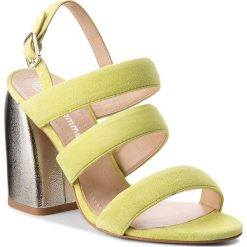 Sandały SOLO FEMME - 26480-57-H51/000-07-00 Pistacja. Zielone klapki damskie Solo Femme, bez wzorów, ze skóry, bez obcasa, na obcasie. W wyprzedaży za 249,00 zł.