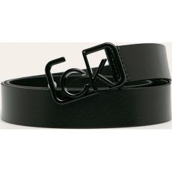 Calvin Klein - Pasek skórzany. Czarne paski damskie Calvin Klein, w paski, ze skóry. W wyprzedaży za 159,90 zł.