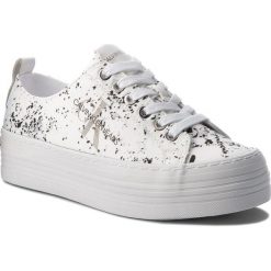 Tenisówki CALVIN KLEIN JEANS - Zolah RE9795 White. Białe półbuty damskie Calvin Klein Jeans, na co dzień, z jeansu, na płaskiej podeszwie. W wyprzedaży za 299,00 zł.
