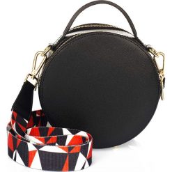 Skórzana torebka w kolorze czarnym - 20 x 20 x 9 cm. Czarne torebki klasyczne damskie Black Bags, w paski, ze skóry, na ramię, bez dodatków. W wyprzedaży za 219,95 zł.