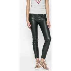 Guess Jeans - Legginsy. Czarne jegginsy damskie Guess Jeans, s, z poliesteru. W wyprzedaży za 299,90 zł.