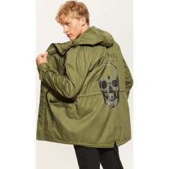 Parka z nadrukiem - Zielony. Zielone parki męskie marki House, l, z nadrukiem. W wyprzedaży za 119,99 zł.