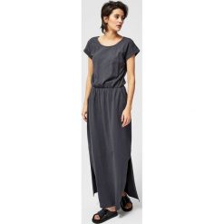 Sukienka bawełniana typu maxi. Szare sukienki damskie Moodo, na co dzień, xs, bez wzorów, z bawełny, z okrągłym kołnierzem, bez rękawów, maxi. Za 39,99 zł.