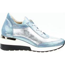Sneakersy mieniące się skórzane srebrne błętkitne Wolski. Szare koturny damskie J. Wolski, bez obcasa, na koturnie, bez zapięcia. W wyprzedaży za 279,00 zł.